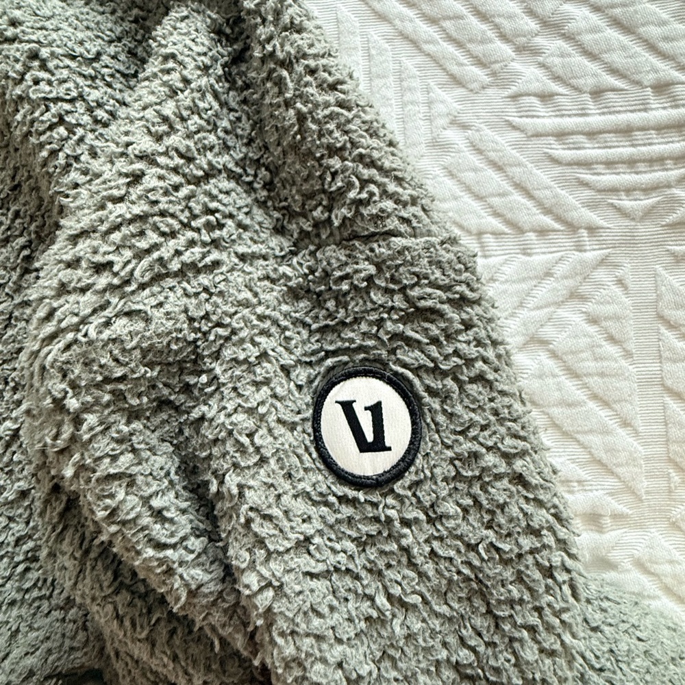 Vuori Women’s Sherpa Jacket in Dusty Pine - Picture 6 of 7